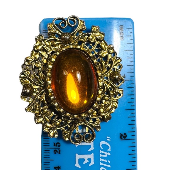 Early 1940s Art Nouveau Czech Gold Filigree Sash Pin With Amber-Colored Gemstone - Picture 6 of 7